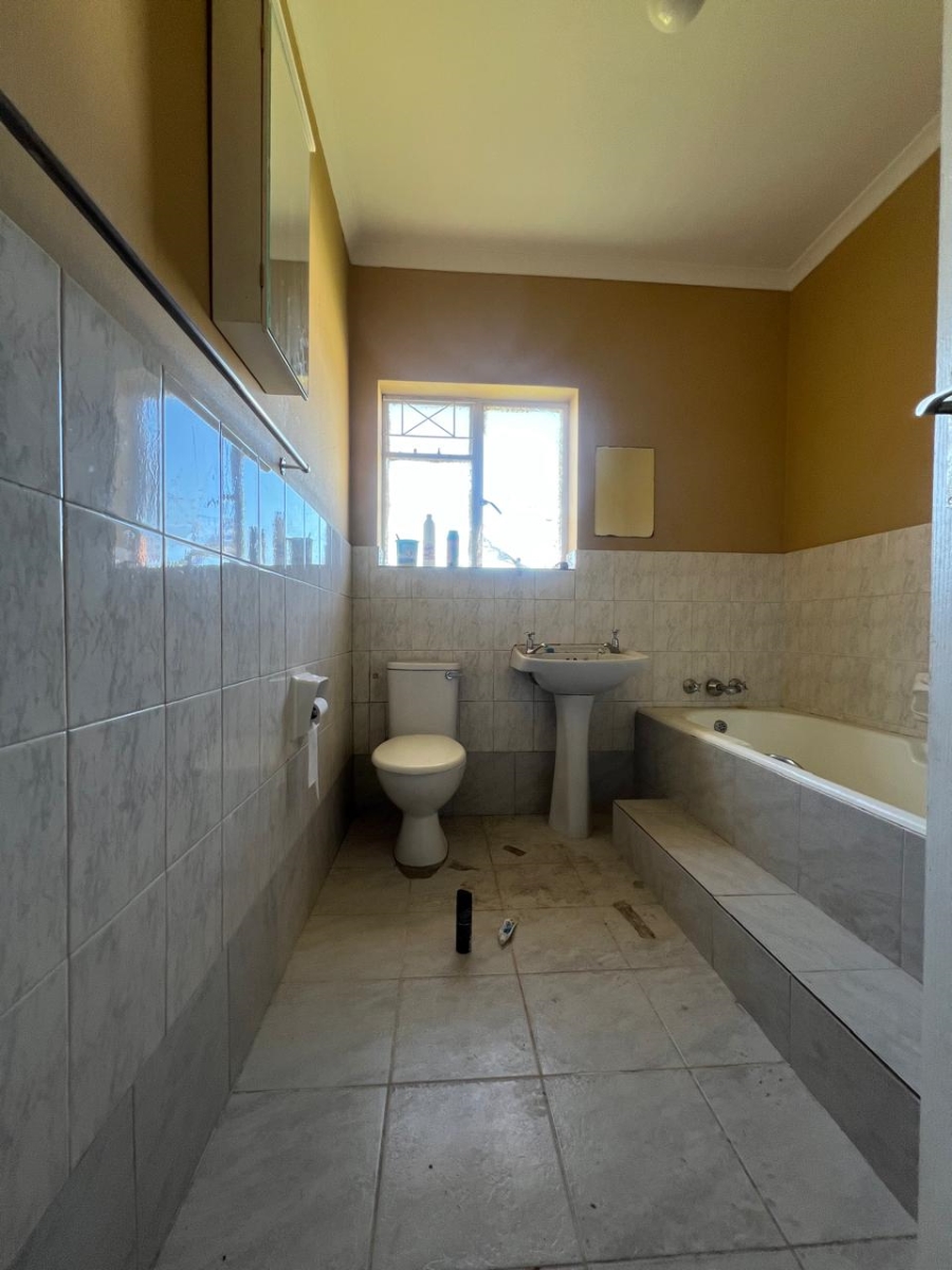 6 Bedroom Property for Sale in Rowallan Park Eastern Cape
